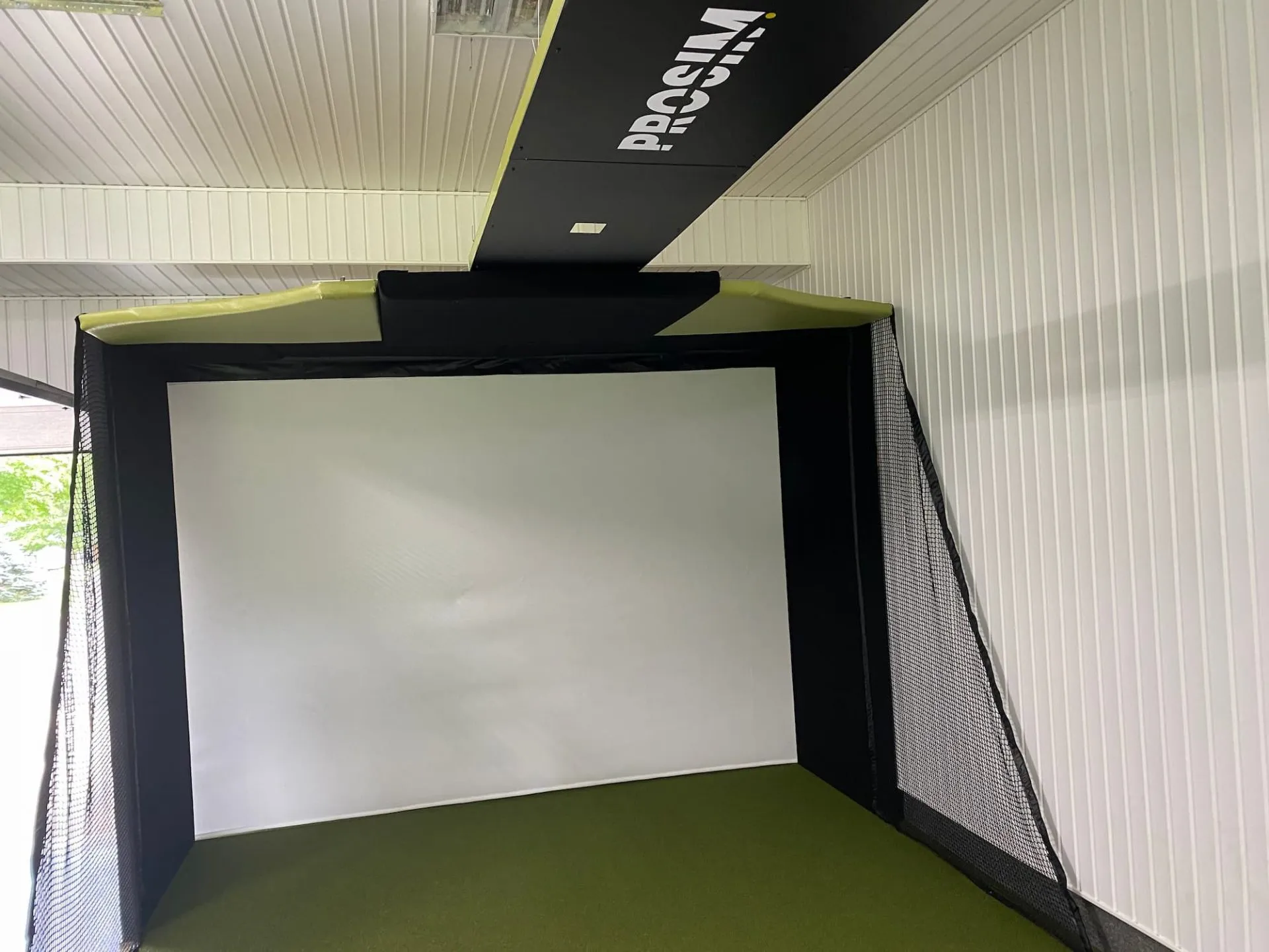 Installation ProSim — Golf in a garage